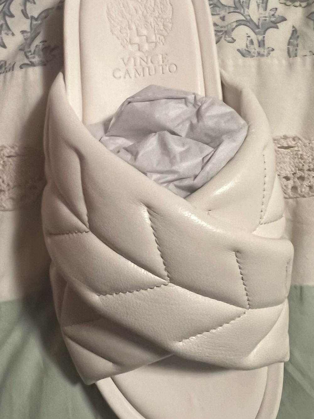 Vince Camuto Kanama Coconut Cream Baby Sheep Quilted Slide Sandal New